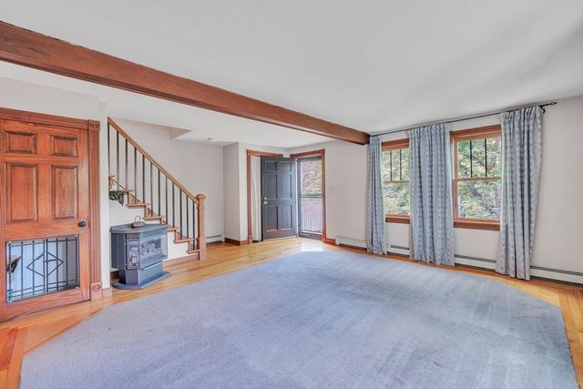 211 Mendon St, Hopedale, MA 01747