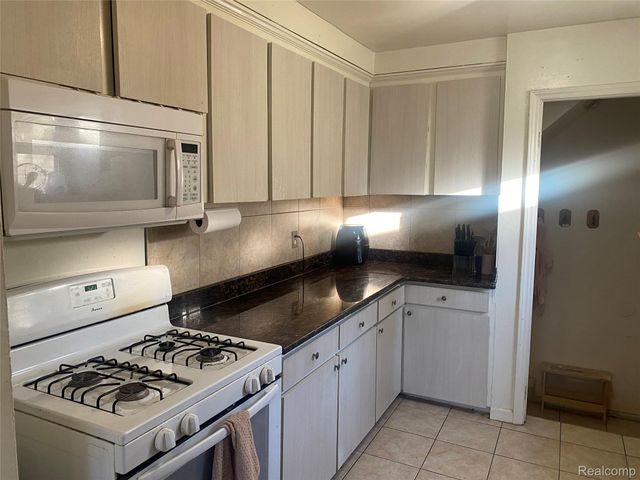 25325 Ivanhoe Avenue, Redford Charter Township, MI 48239