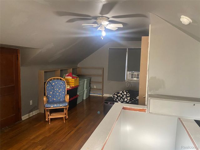 25325 Ivanhoe Avenue, Redford Charter Township, MI 48239