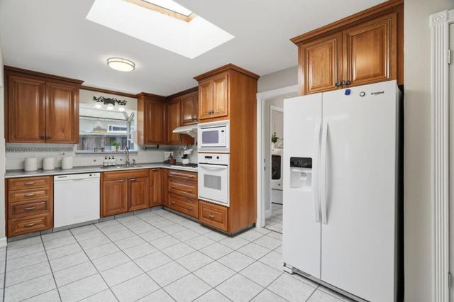 605 E 39th Avenue, San Mateo, CA 94403