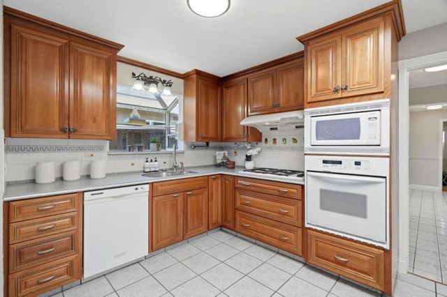 605 E 39th Avenue, San Mateo, CA 94403
