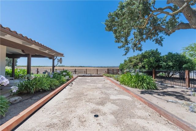 1675 Adobe Road, Paso Robles, CA 93446