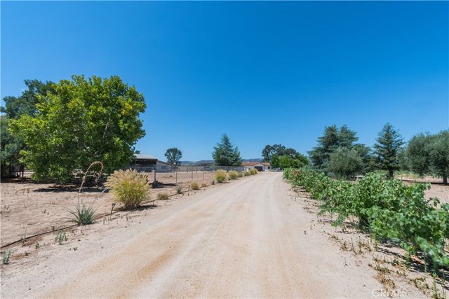 1675 Adobe Road, Paso Robles, CA 93446