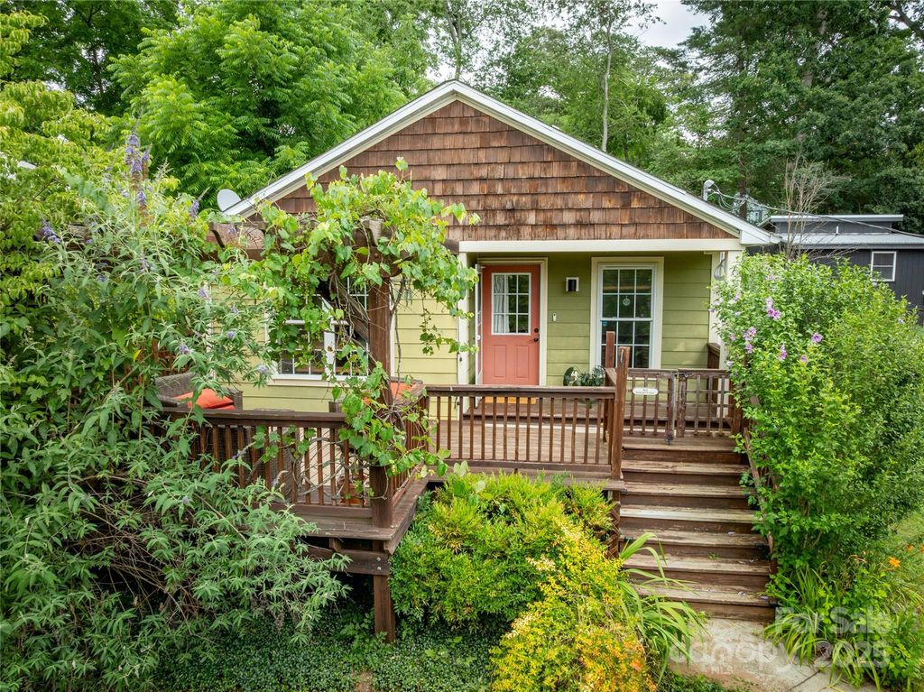 62 Rumbough Place, Asheville, NC 28806
