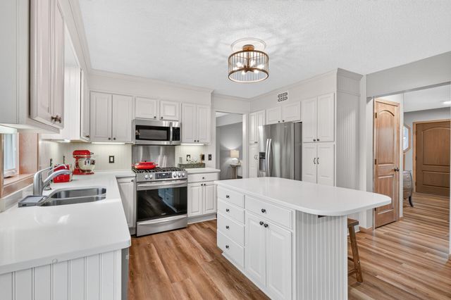 17071 Georgetown Court, Rosemount, MN 55068