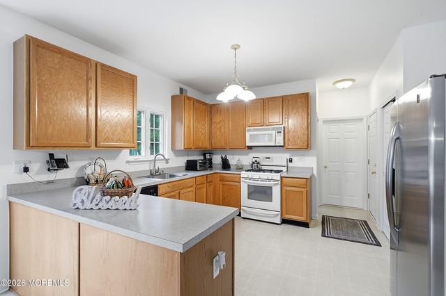 6 Mitchell Lane, Jackson, NJ 08527