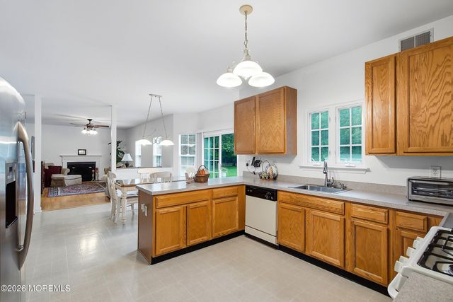 6 Mitchell Lane, Jackson, NJ 08527