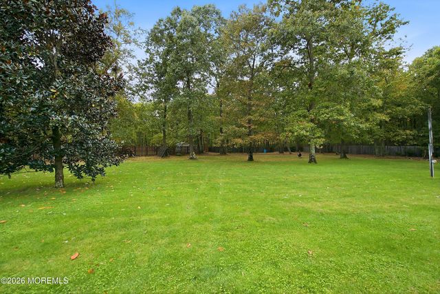 6 Mitchell Lane, Jackson, NJ 08527