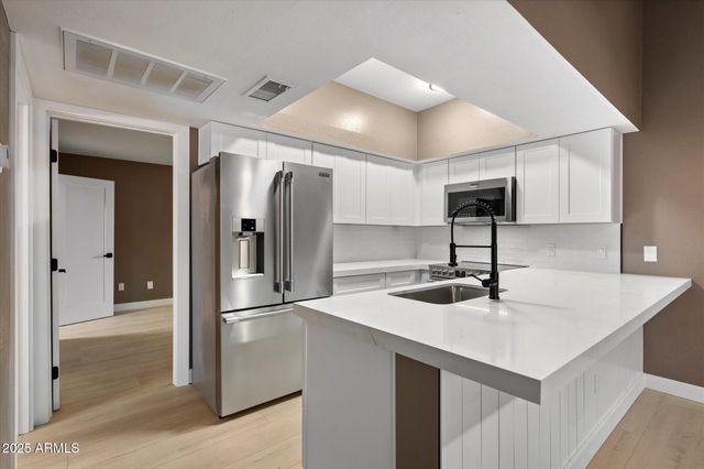 3207 W LOMA Lane 5, Phoenix, AZ 85051