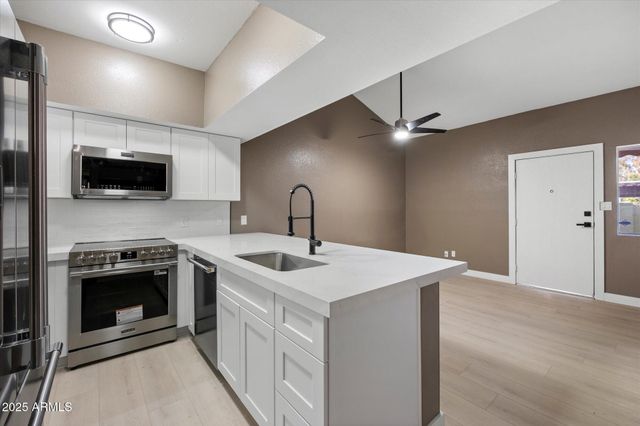 3207 W LOMA Lane 5, Phoenix, AZ 85051