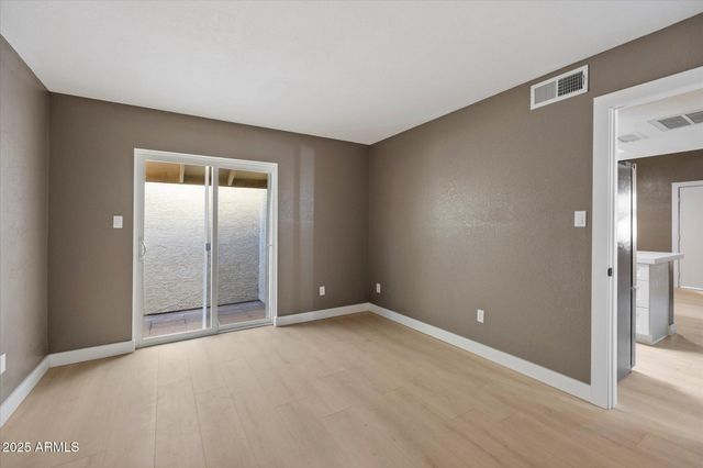 3207 W LOMA Lane 5, Phoenix, AZ 85051