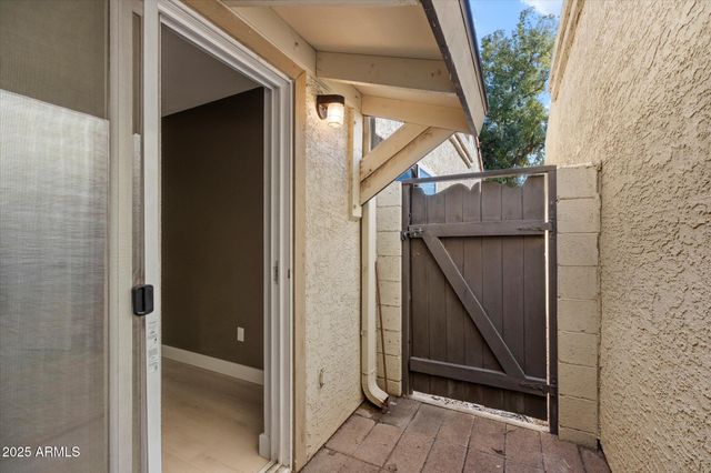 3207 W LOMA Lane 5, Phoenix, AZ 85051