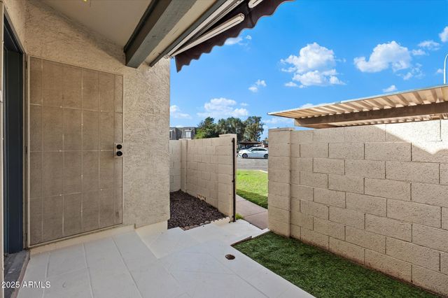 3207 W LOMA Lane 5, Phoenix, AZ 85051