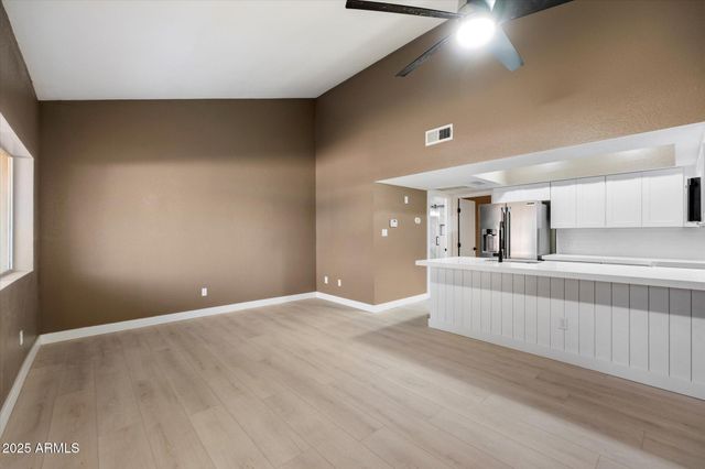 3207 W LOMA Lane 5, Phoenix, AZ 85051