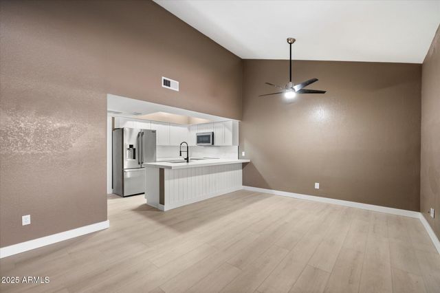 3207 W LOMA Lane 5, Phoenix, AZ 85051