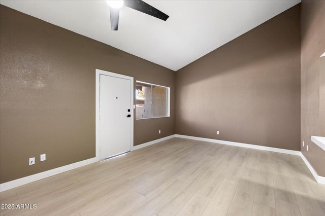 3207 W LOMA Lane 5, Phoenix, AZ 85051