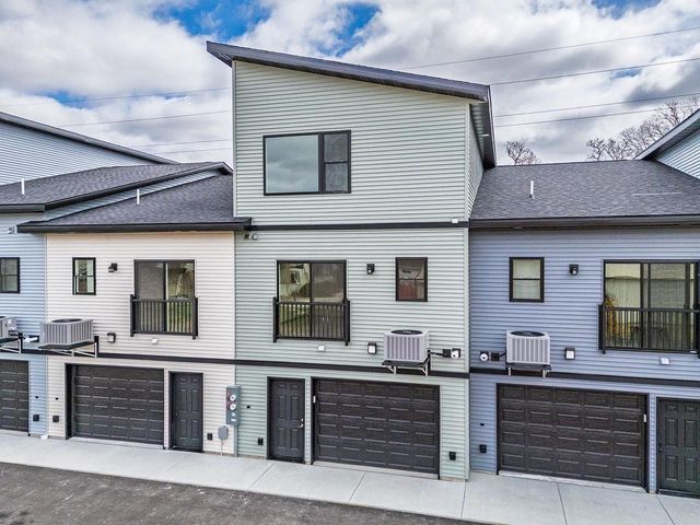 226 S Dewey Avenue, Reedsburg, WI 53959