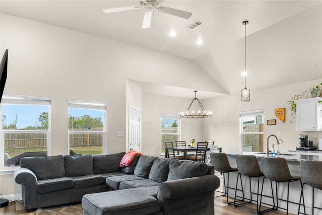 1406 Live Oak Street, Sulphur Springs, TX 75482