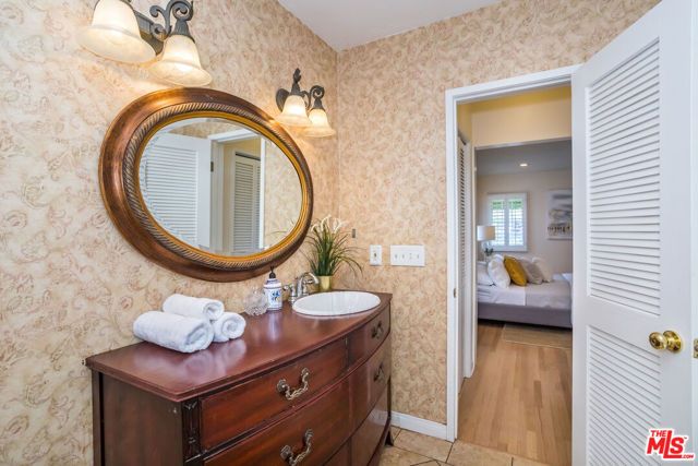 5967 Carpenter Avenue, Valley Village, CA 91607