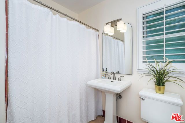 5967 Carpenter Avenue, Valley Village, CA 91607