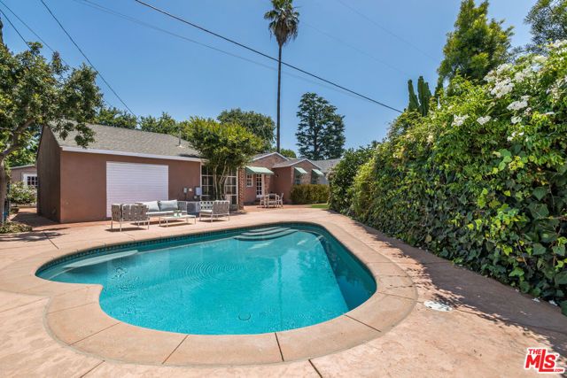 5967 Carpenter Avenue, Valley Village, CA 91607