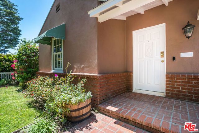 5967 Carpenter Avenue, Valley Village, CA 91607