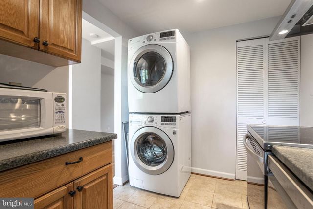 2925 S DINWIDDIE ST, Arlington, VA 22206