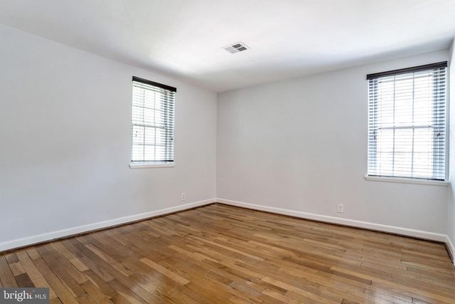 2925 S DINWIDDIE ST, Arlington, VA 22206