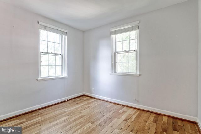 2925 S DINWIDDIE ST, Arlington, VA 22206