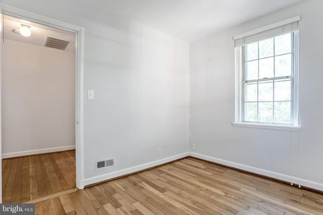 2925 S DINWIDDIE ST, Arlington, VA 22206