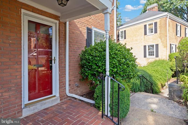 2925 S DINWIDDIE ST, Arlington, VA 22206