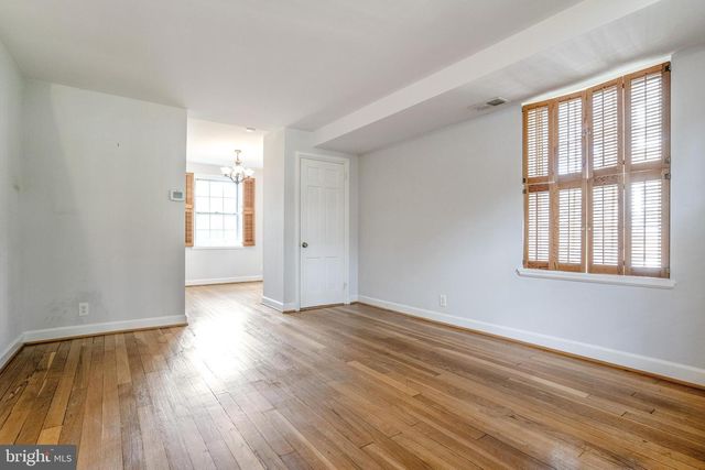 2925 S DINWIDDIE ST, Arlington, VA 22206