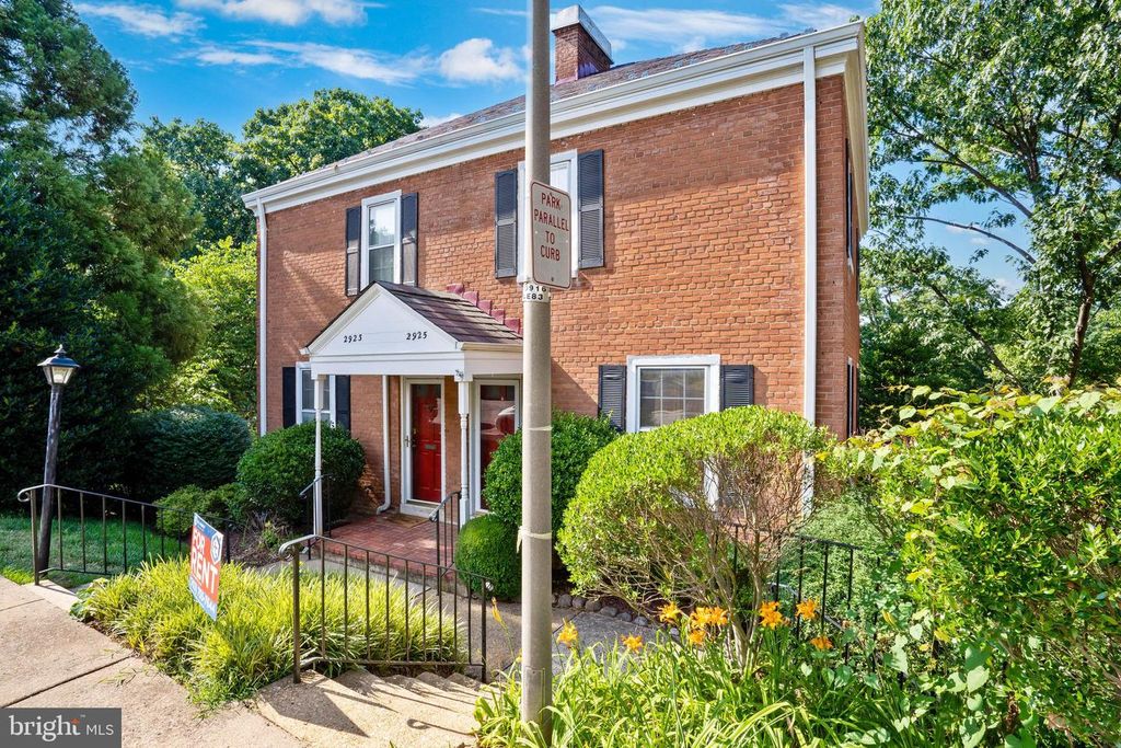 2925 S DINWIDDIE ST, Arlington, VA 22206