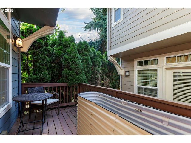 2150 Ne MULTNOMAH St, Portland, OR 97232