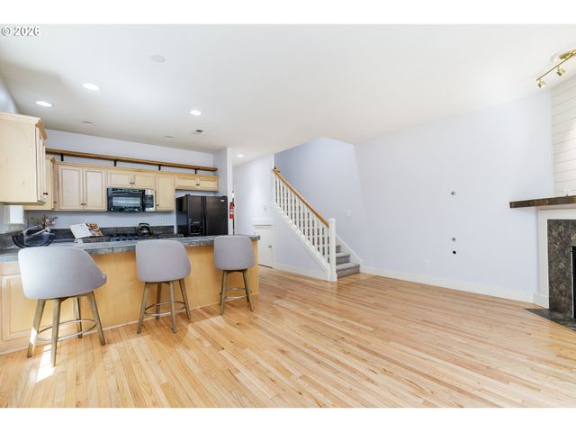 2150 Ne MULTNOMAH St, Portland, OR 97232
