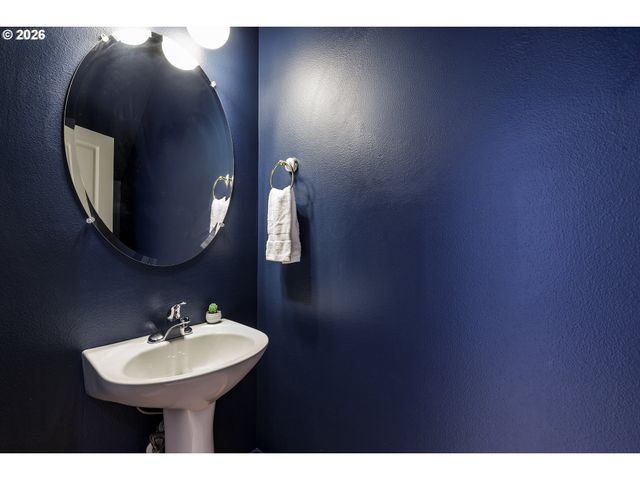 2150 Ne MULTNOMAH St, Portland, OR 97232