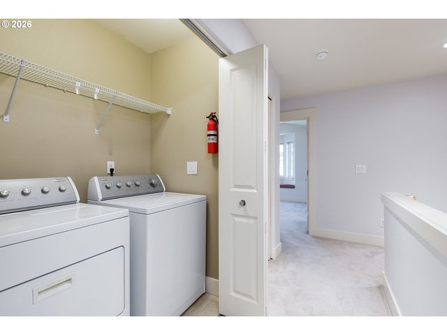 2150 Ne MULTNOMAH St, Portland, OR 97232