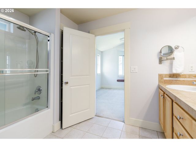 2150 Ne MULTNOMAH St, Portland, OR 97232