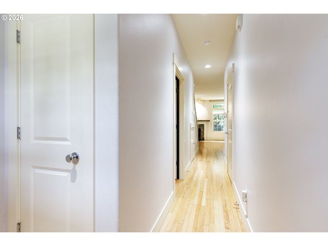 2150 Ne MULTNOMAH St, Portland, OR 97232