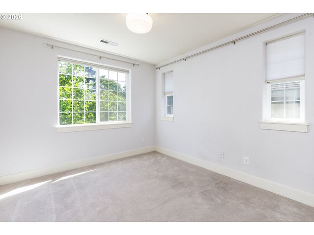 2150 Ne MULTNOMAH St, Portland, OR 97232