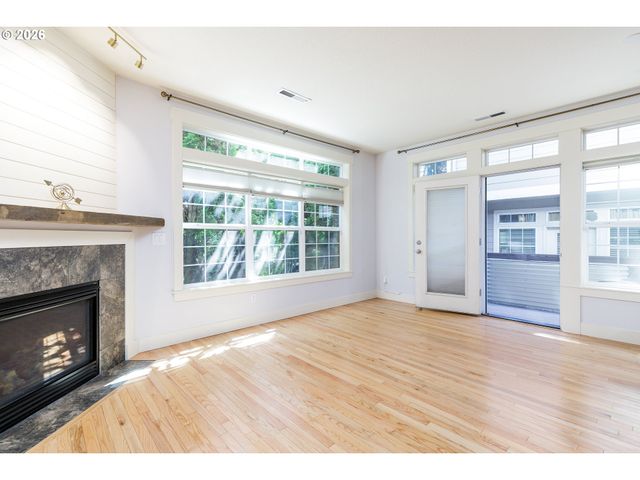 2150 Ne MULTNOMAH St, Portland, OR 97232