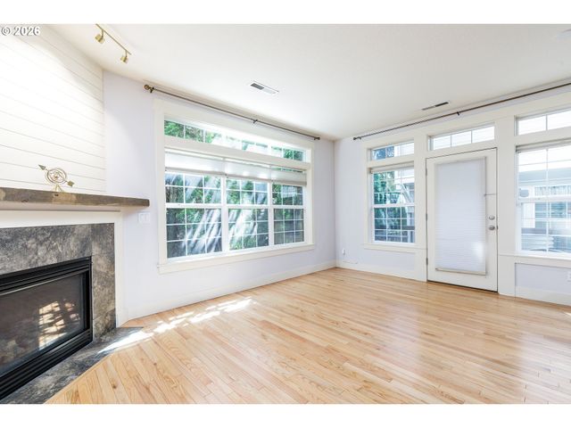 2150 Ne MULTNOMAH St, Portland, OR 97232