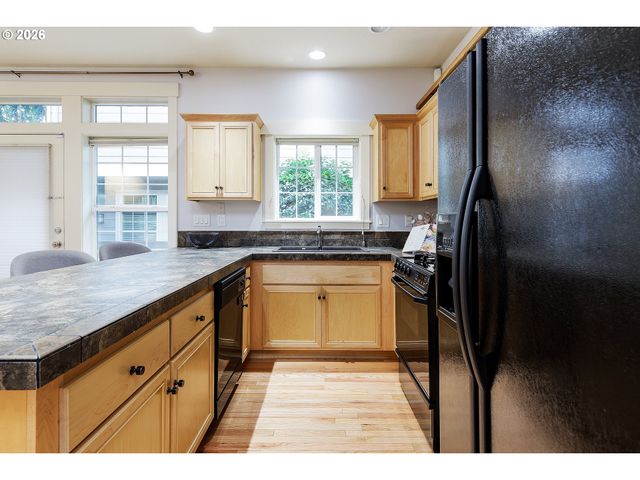 2150 Ne MULTNOMAH St, Portland, OR 97232