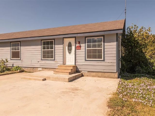 121 Windy Creek, Springtown, TX 76082