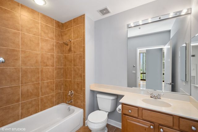 233 E 13TH Street 2501, Chicago, IL 60605