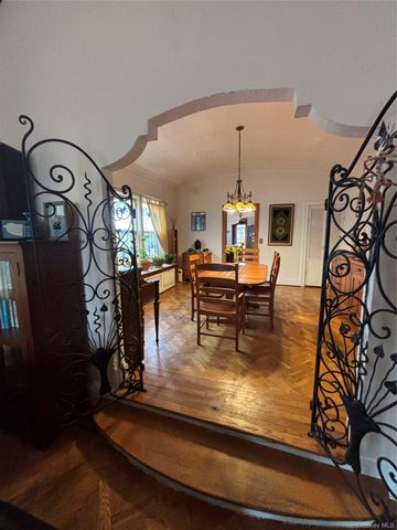 329 E Chester Street, Long Beach, NY 11561