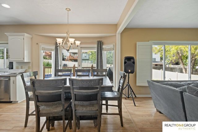 17812 Washington Circle, Omaha, NE 68135