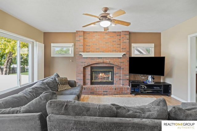 17812 Washington Circle, Omaha, NE 68135