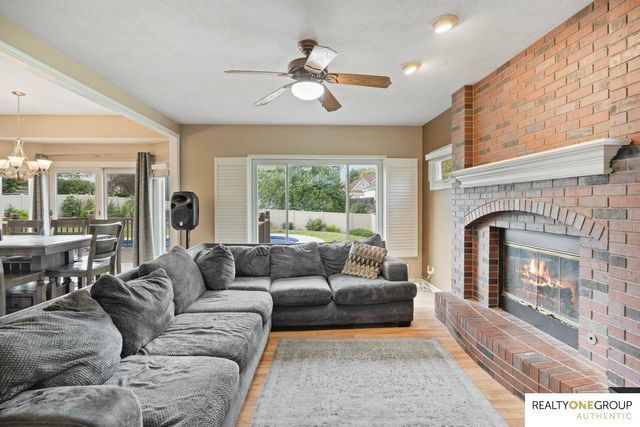 17812 Washington Circle, Omaha, NE 68135