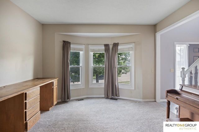 17812 Washington Circle, Omaha, NE 68135
